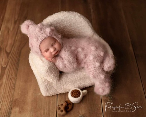 newborn_knitted_rommper_with_bobbles.jpg