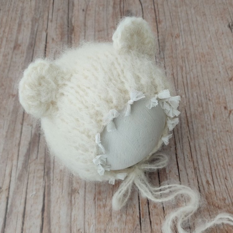 Knitted Bonnet with Tiny Bows