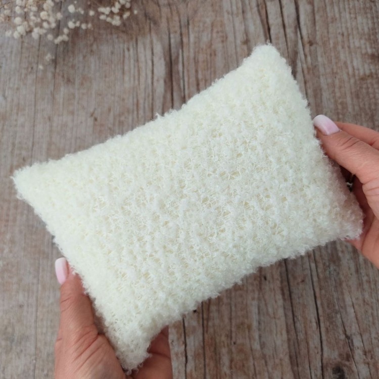 Cuddly newborn posing pillow off white.jpg