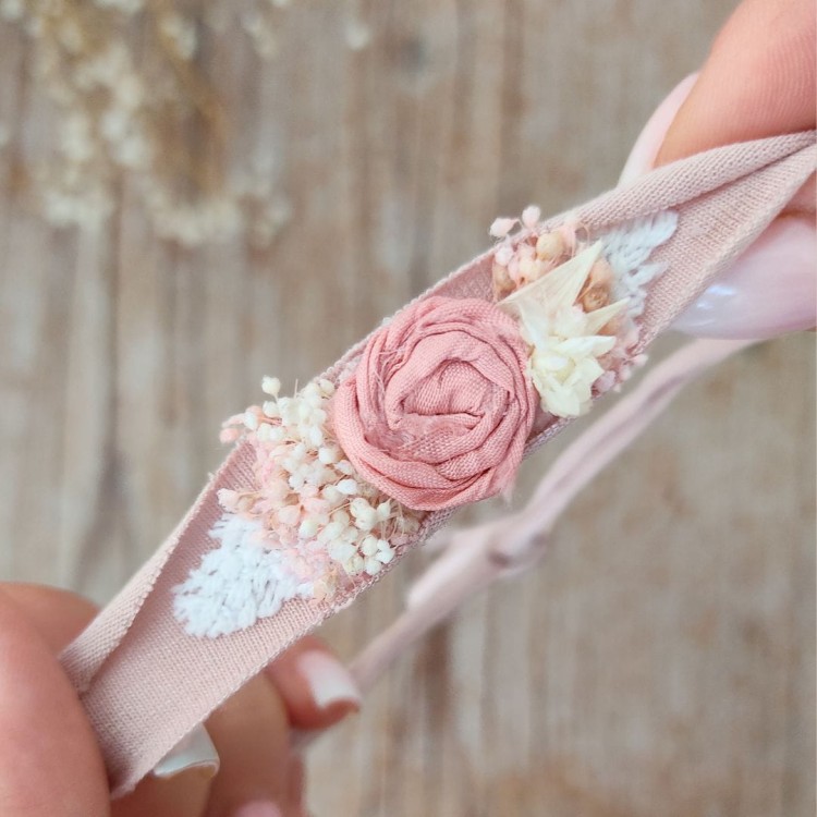 newborn-headband-close-up-megan-pale-pink.jpg
