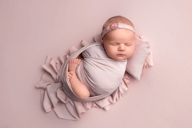 nude-pink-laura-and-pola-in-use.jpg