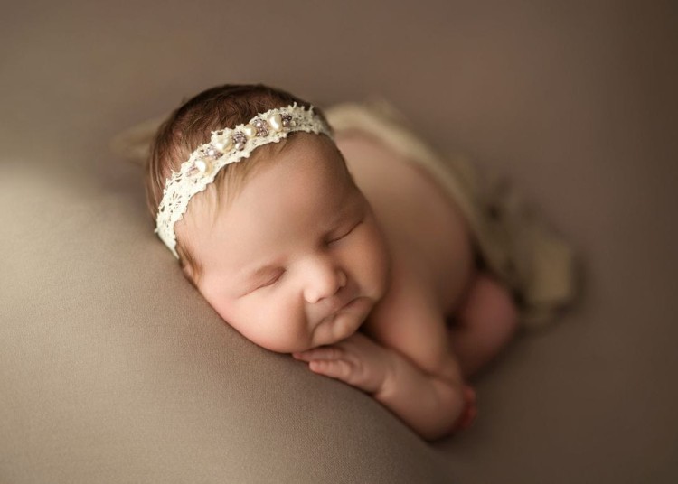 newborn-backdrop-mila-cappuccino-in-use.jpg
