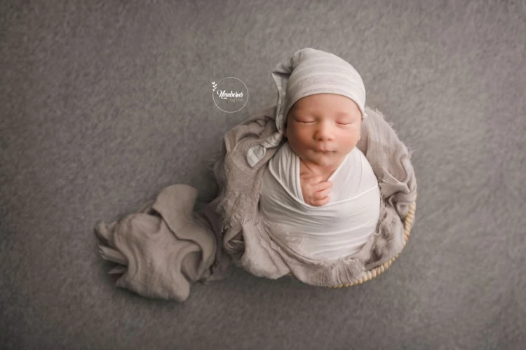 dark Grey Stella Backdrop in use - Lidi Lima Conlon.jpg