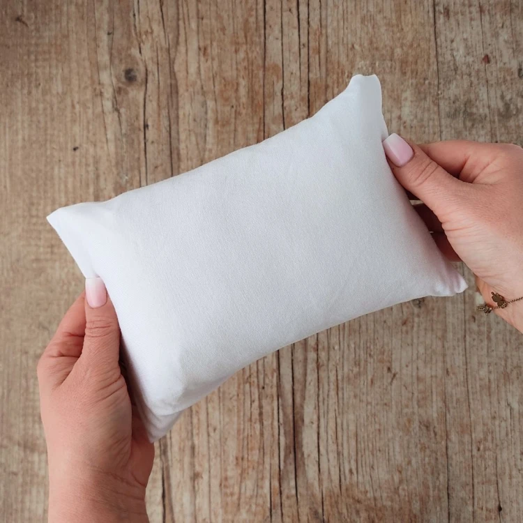 newborn-pillow-posing-pillow-photography-collection-mila-mila.jpg