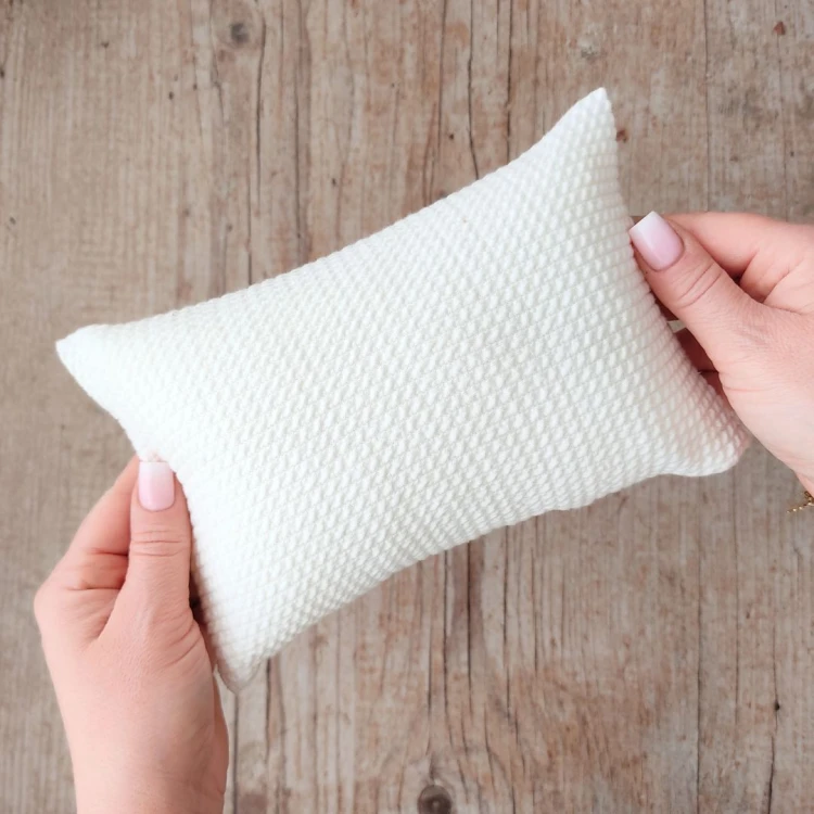 newborn-pillow-posing-pillow-photography-collection-laura-white (2).jpg
