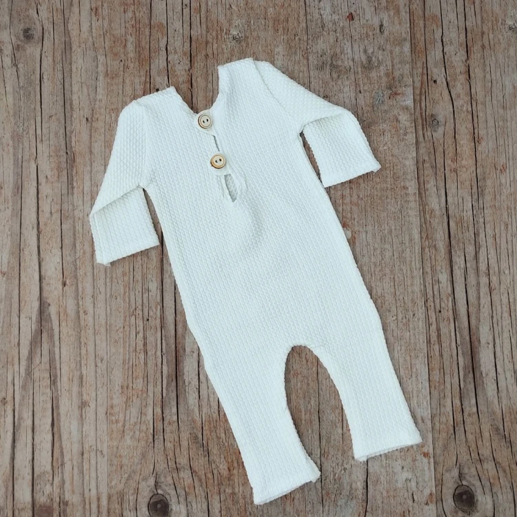 laura-newborn-outfit-light beige-white-laura (2).jpg