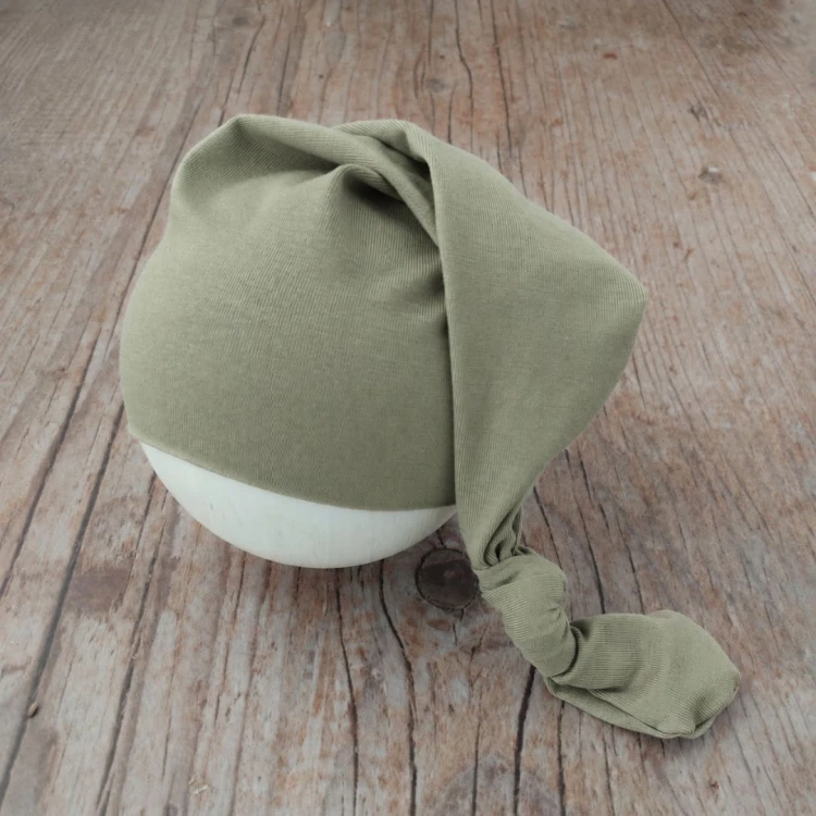 newborn sleepy hat - pola olive.jpg