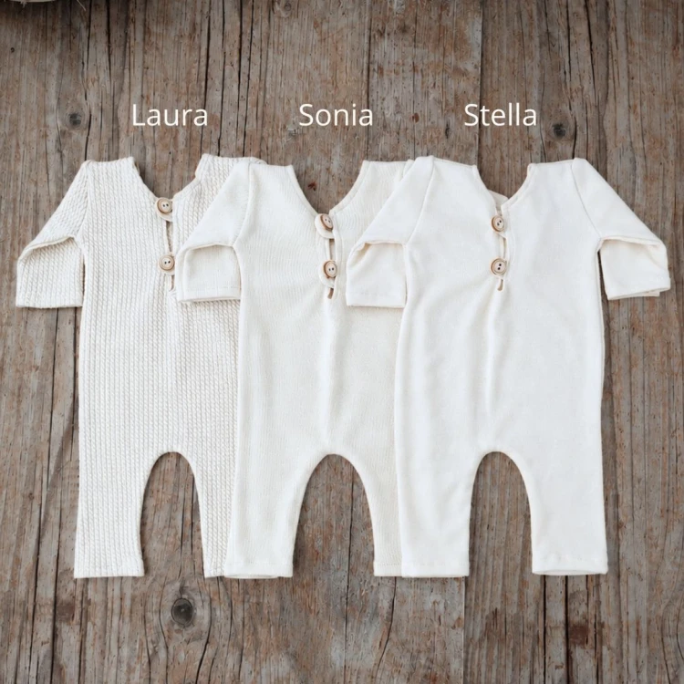 White-Romer-photography outfit- laura-sonia-stella.jpg