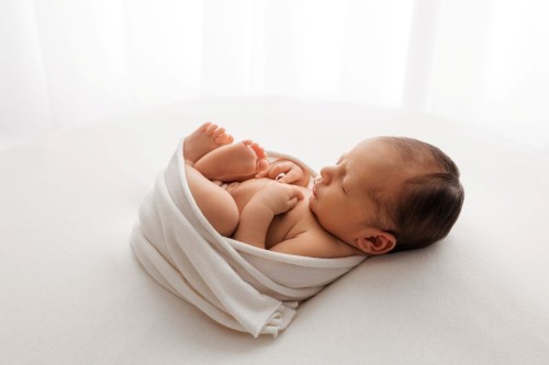 newborn backdrop and wrap stella in use.jpg