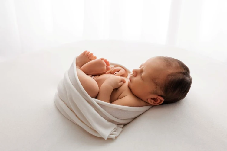 newborn backdrop and wrap stella in use.jpg