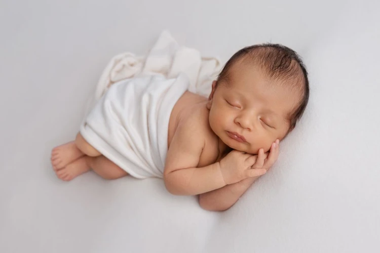 newborn stella backdrop and wrap.jpg