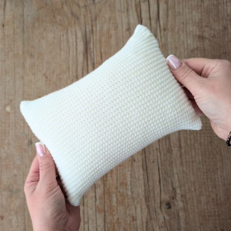 bruno_pillow_white_ecru.jpg