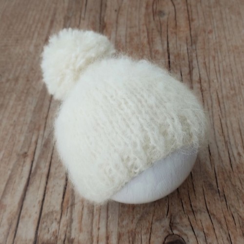 molly_pompom_hat_close_up.jpg