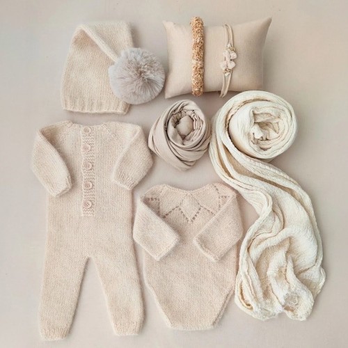 beige styling set for newborn photography.jpg