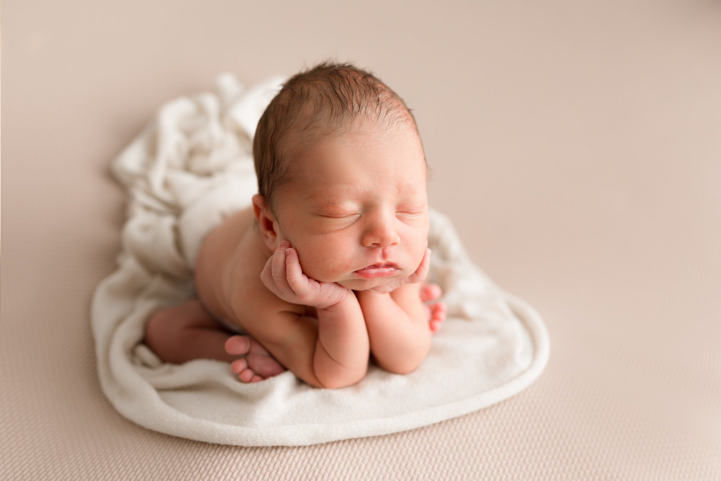 What Size Backdrop for Newborn Photography? (Beanbag & Posing Table Guide)